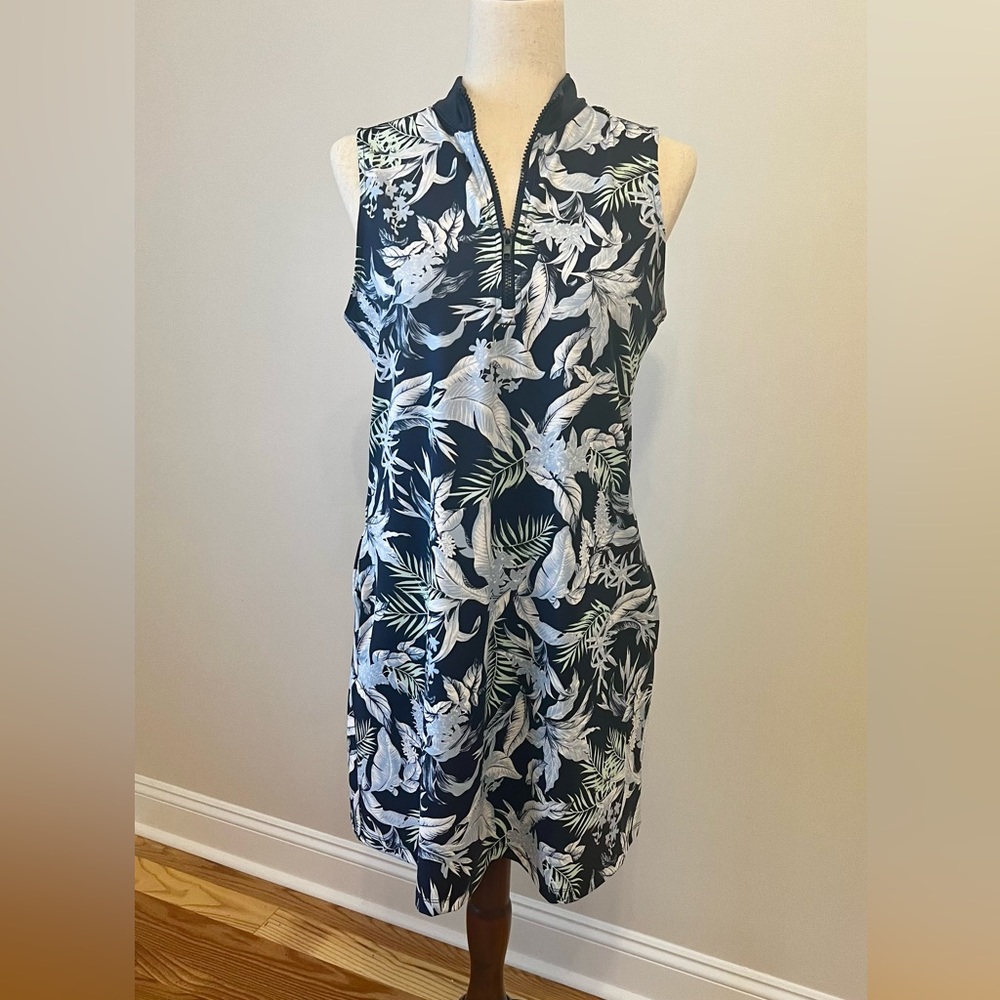 TOMMY BAHAMA Golf Active Zip
Collar 2 Pc Dress with Shorts UPF 50+. M